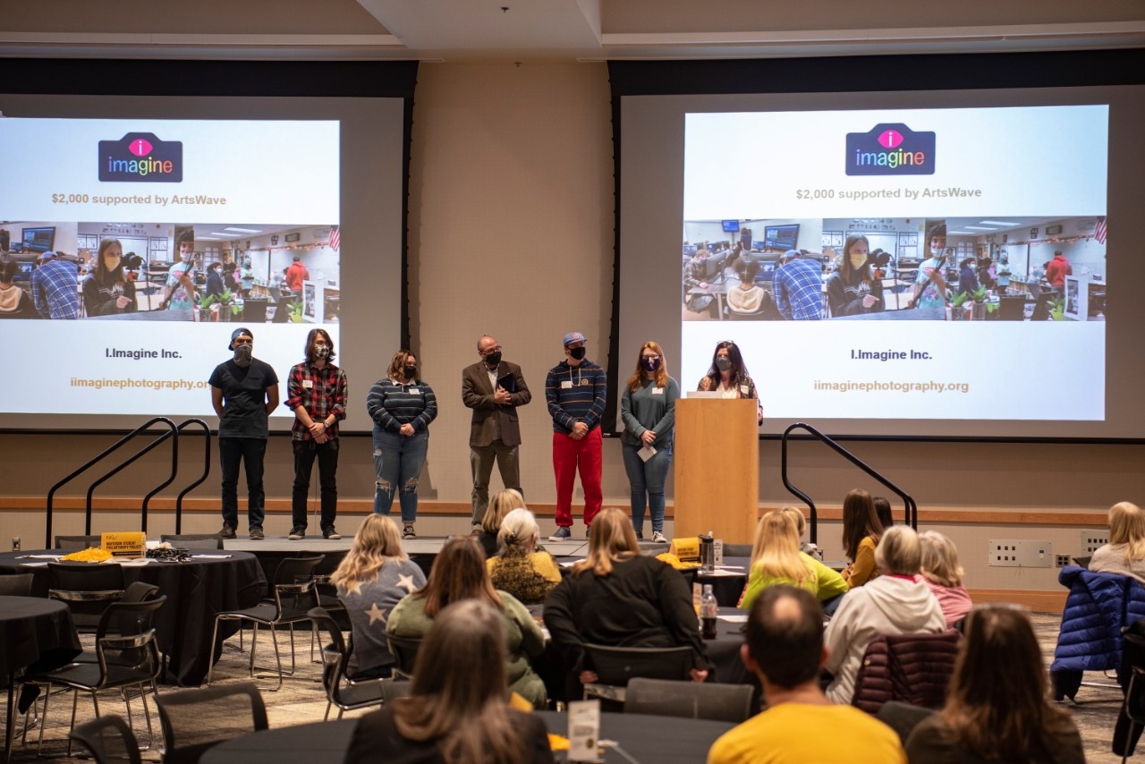 EMB 397 students present award to I.imagine