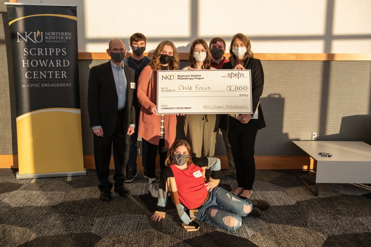 English 101 Students present award to Child Focus