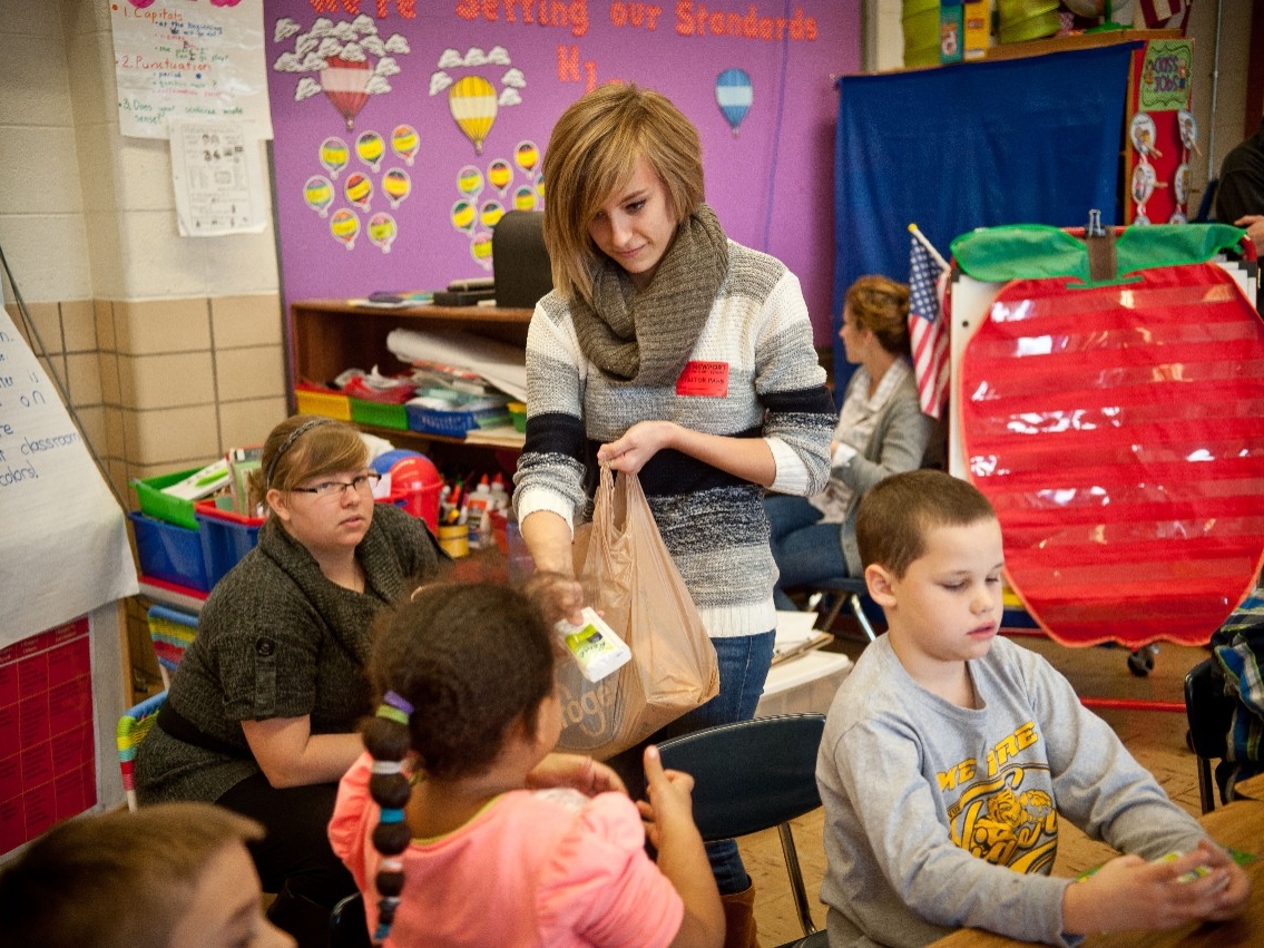 Project Hope partner helping out in classroom.