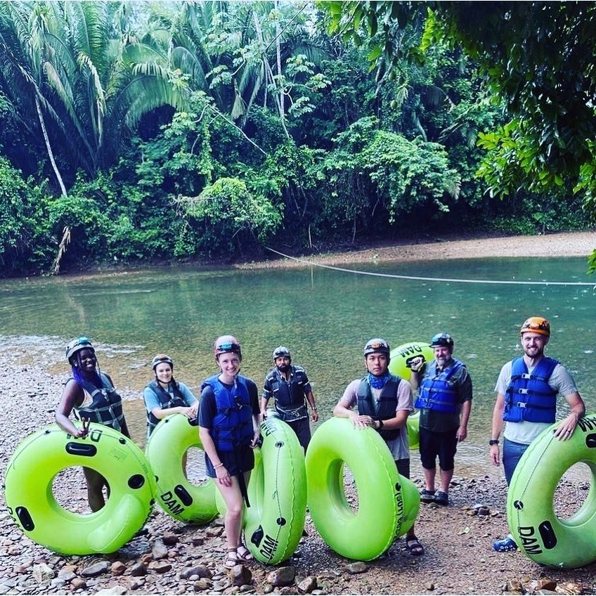 Group of students "Norsing Up" in Costa Rica