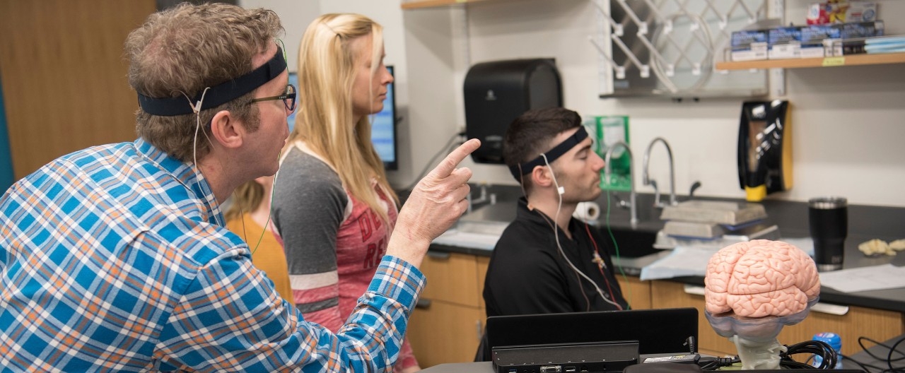 Faculty and Students in Neuroscience Lab