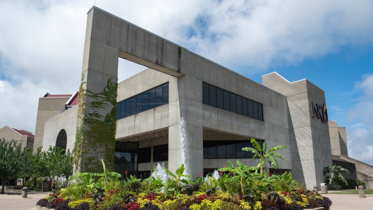 Spring time image of the front exterior of Steely Library 