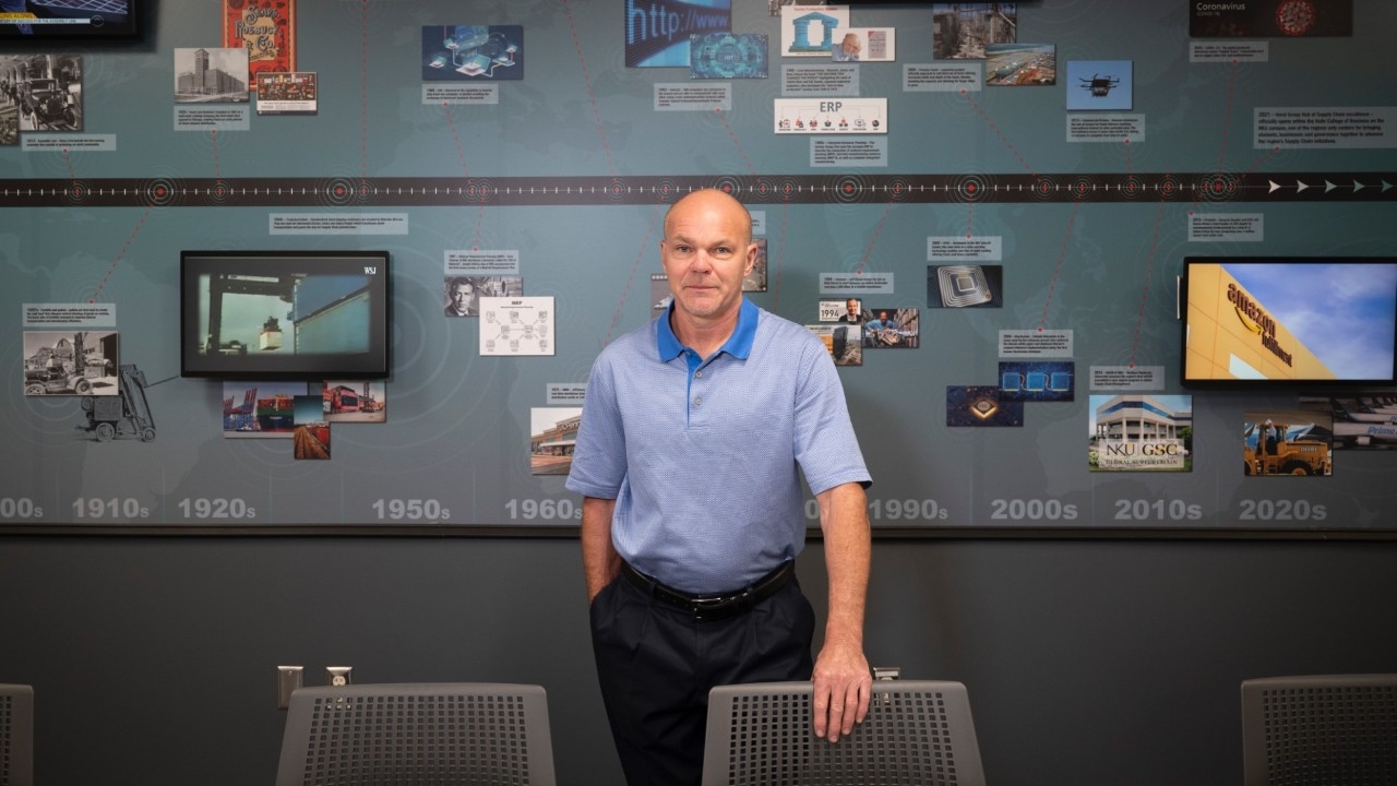 Thackeray in the Hub for Global Supply Chain Excellence