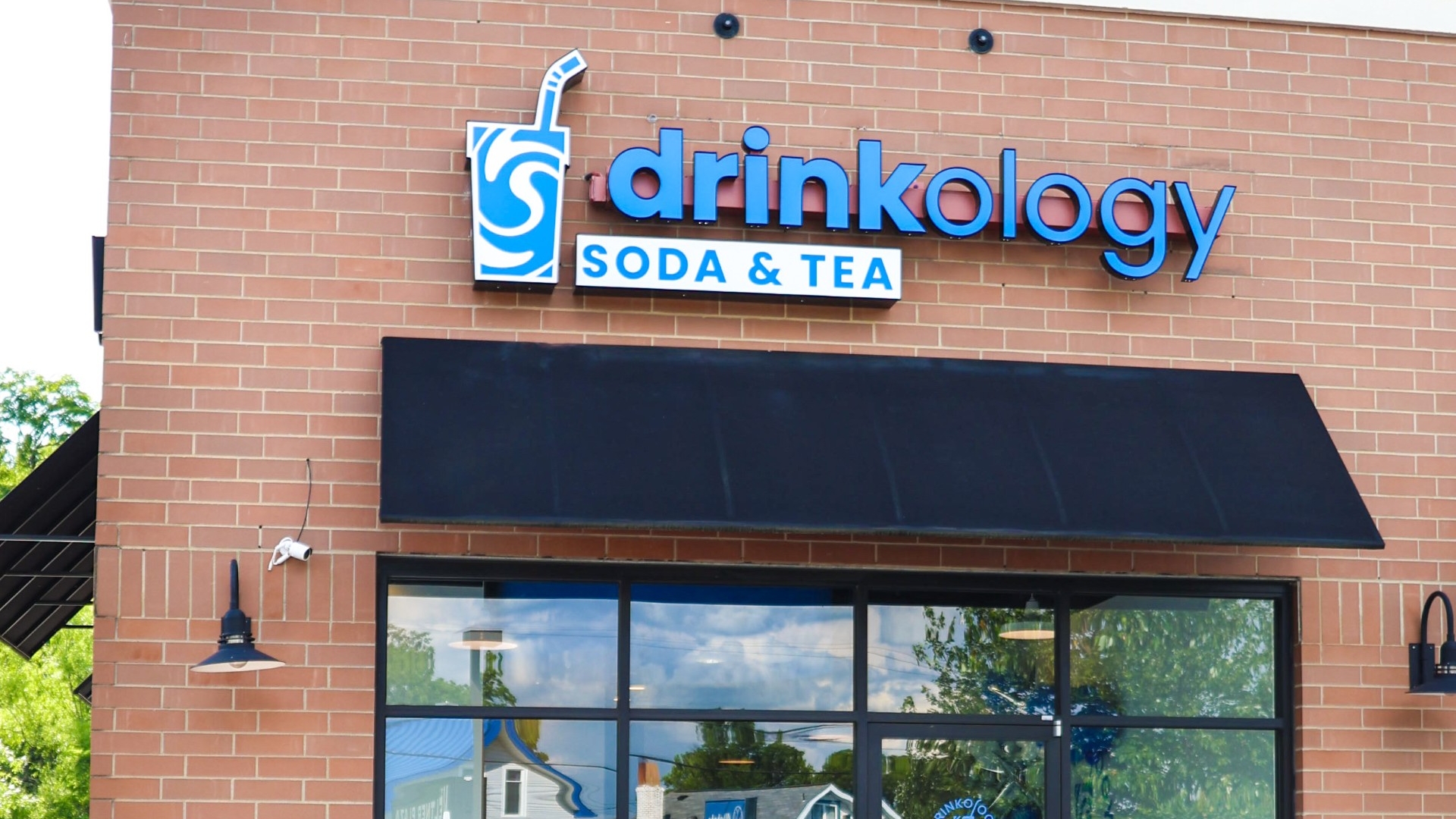  Drinkology's storefront