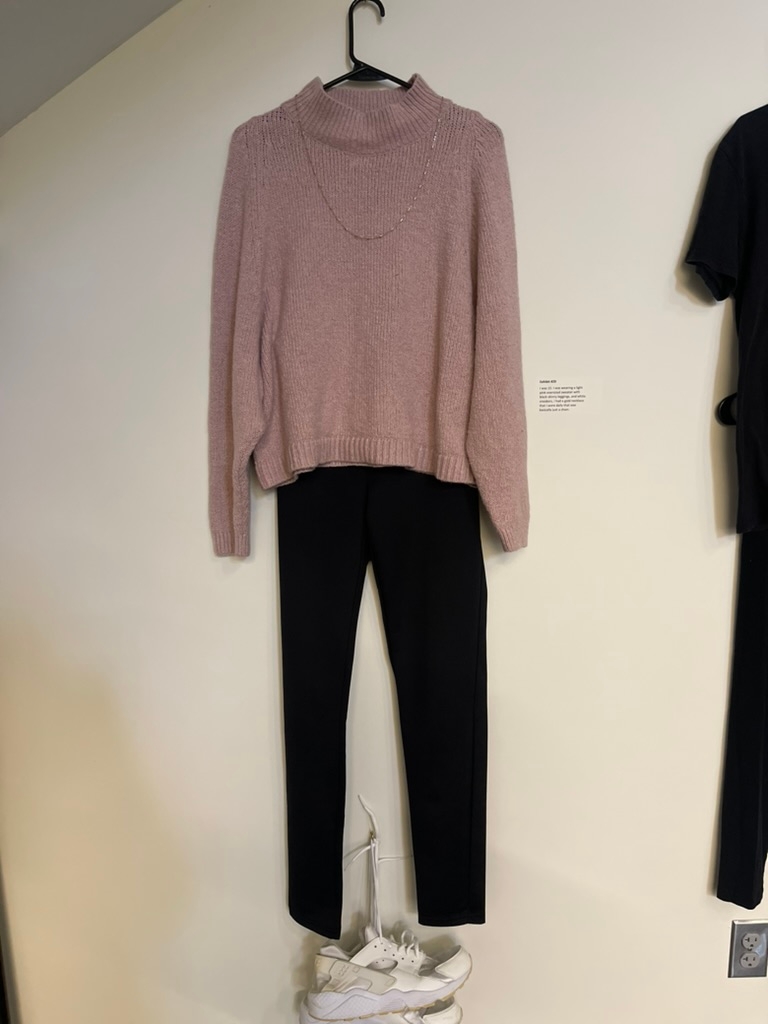 Pink sweater, small gold necklace, black leggings, white sneakers