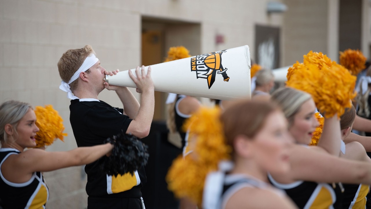 Students attending Victorfest game